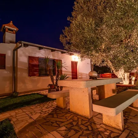Villa Haus Lilly In - Haus Fuer 2-3 Personen Muntić